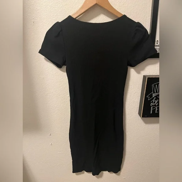 Small black dress - Picture 3 of 4